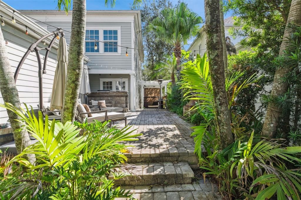 Active With Contract: $575,000 (3 beds, 2 baths, 1684 Square Feet)