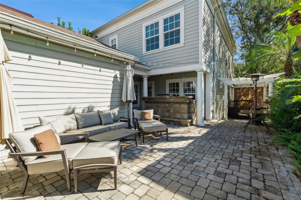 Active With Contract: $575,000 (3 beds, 2 baths, 1684 Square Feet)