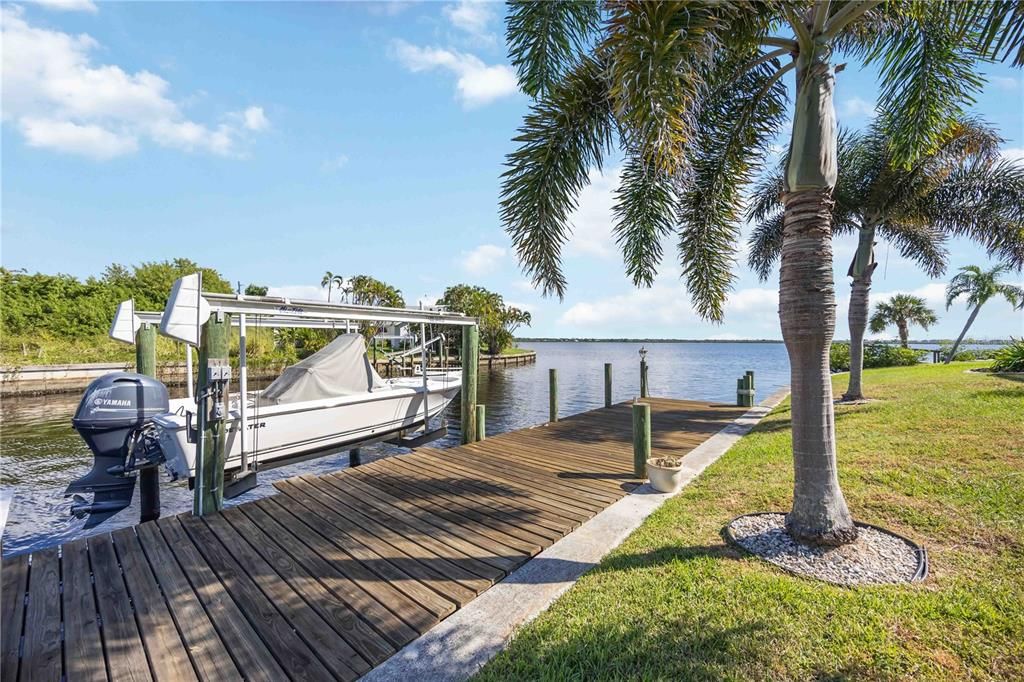 Activo con contrato: $775,000 (3 camas, 2 baños, 2401 Pies cuadrados)