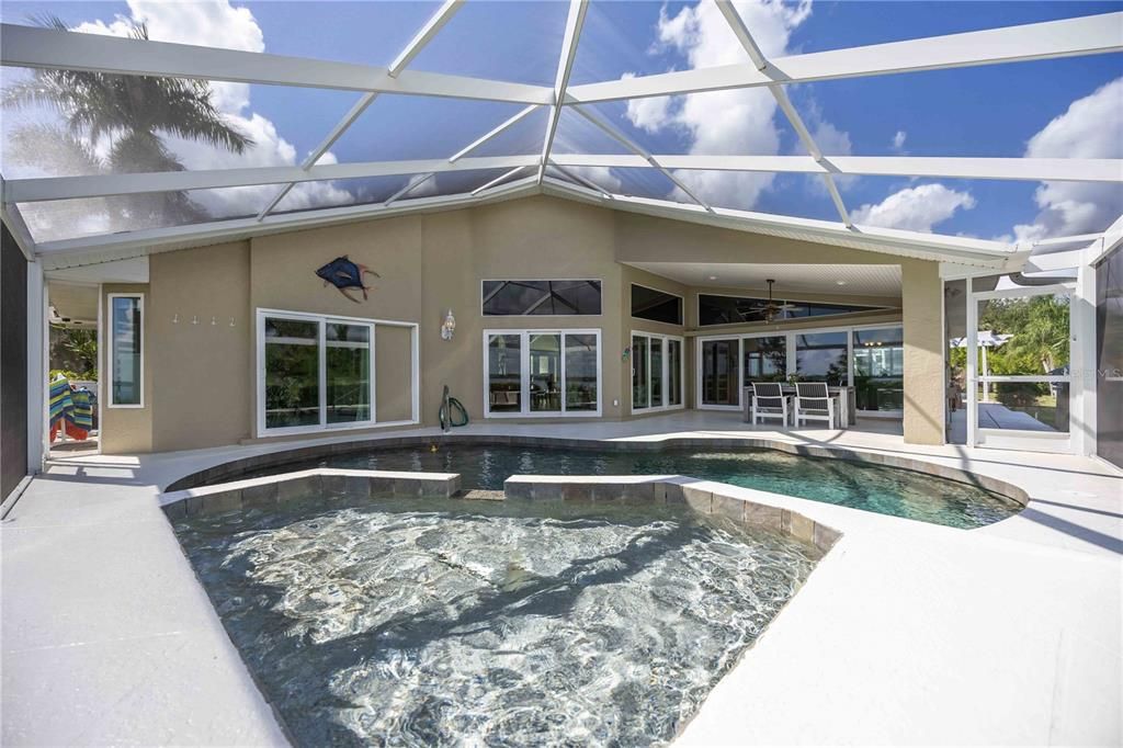 Activo con contrato: $775,000 (3 camas, 2 baños, 2401 Pies cuadrados)