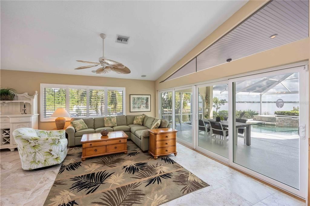 Activo con contrato: $775,000 (3 camas, 2 baños, 2401 Pies cuadrados)