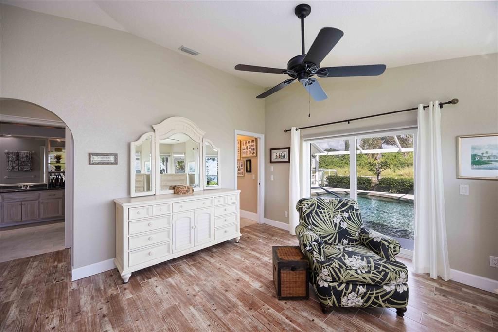 Activo con contrato: $775,000 (3 camas, 2 baños, 2401 Pies cuadrados)