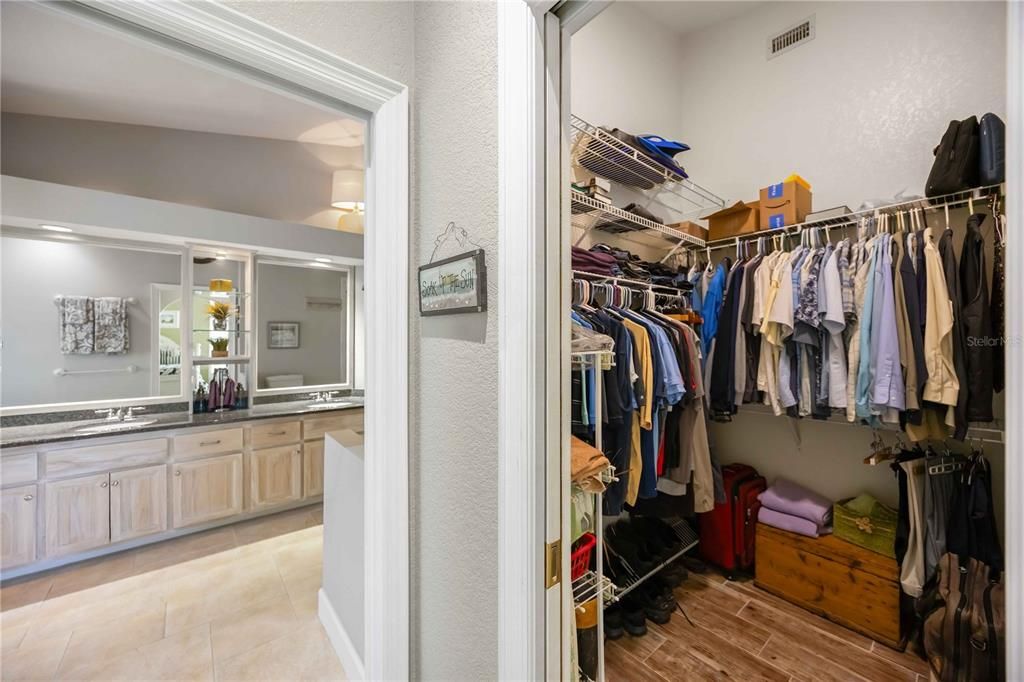 Activo con contrato: $775,000 (3 camas, 2 baños, 2401 Pies cuadrados)