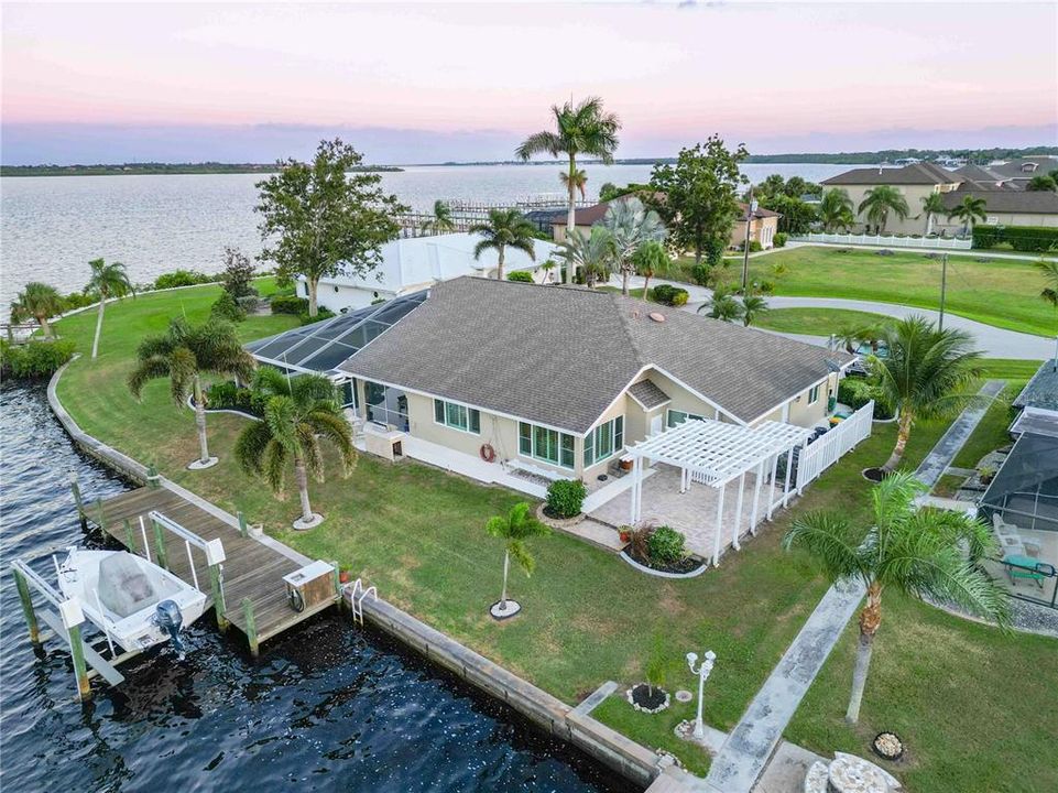 Activo con contrato: $775,000 (3 camas, 2 baños, 2401 Pies cuadrados)