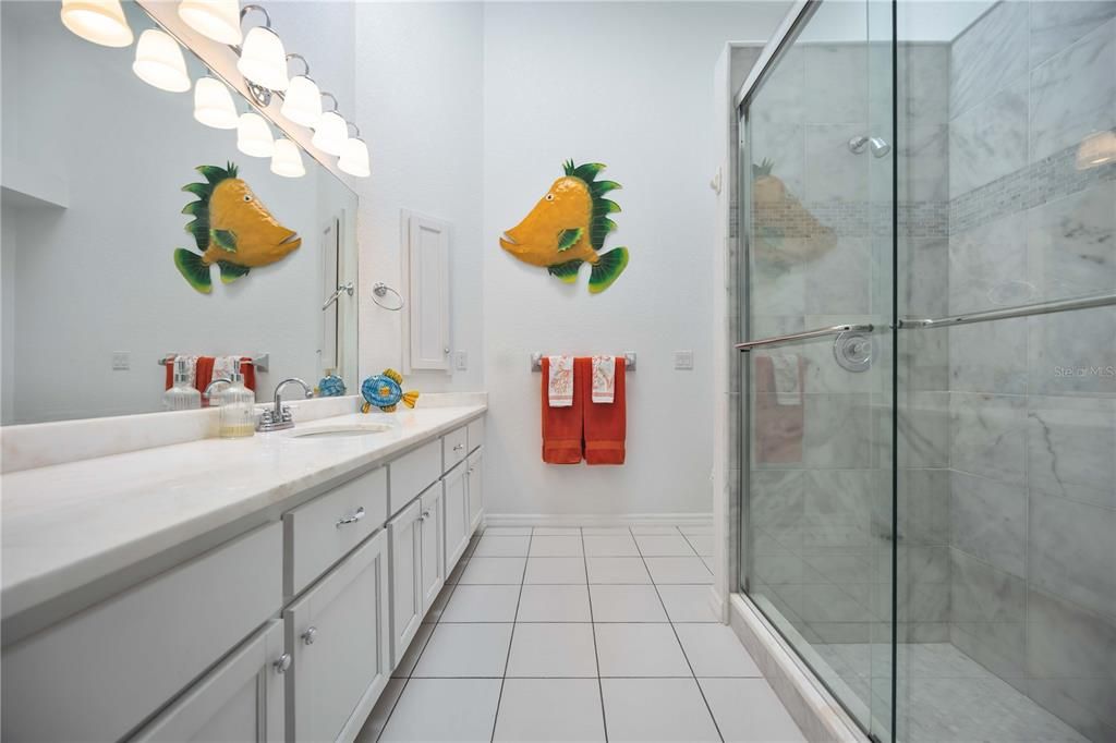 Activo con contrato: $775,000 (3 camas, 2 baños, 2401 Pies cuadrados)