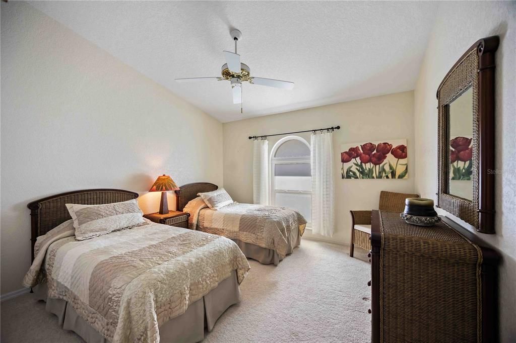 Activo con contrato: $775,000 (3 camas, 2 baños, 2401 Pies cuadrados)