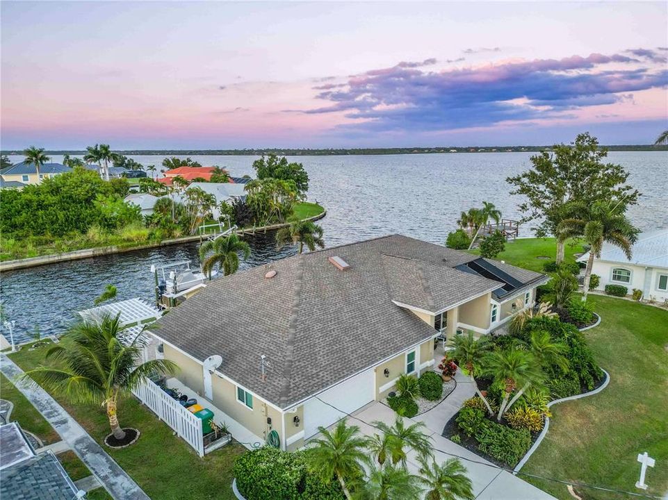 Activo con contrato: $775,000 (3 camas, 2 baños, 2401 Pies cuadrados)