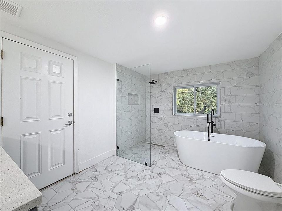 For Sale: $499,900 (3 beds, 3 baths, 2198 Square Feet)