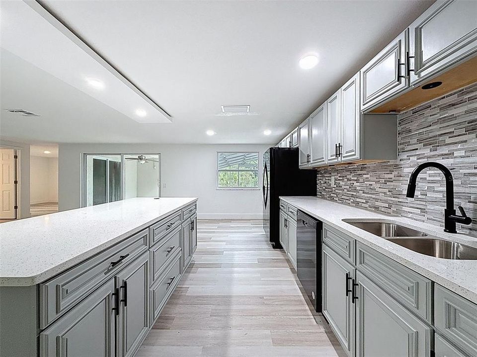 For Sale: $499,900 (3 beds, 3 baths, 2198 Square Feet)