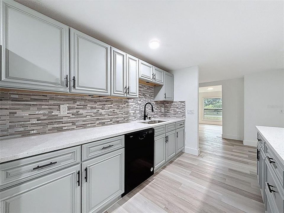 For Sale: $499,900 (3 beds, 3 baths, 2198 Square Feet)