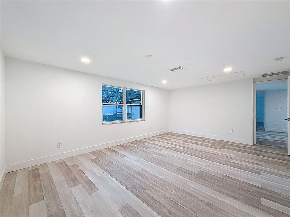 For Sale: $499,900 (3 beds, 3 baths, 2198 Square Feet)