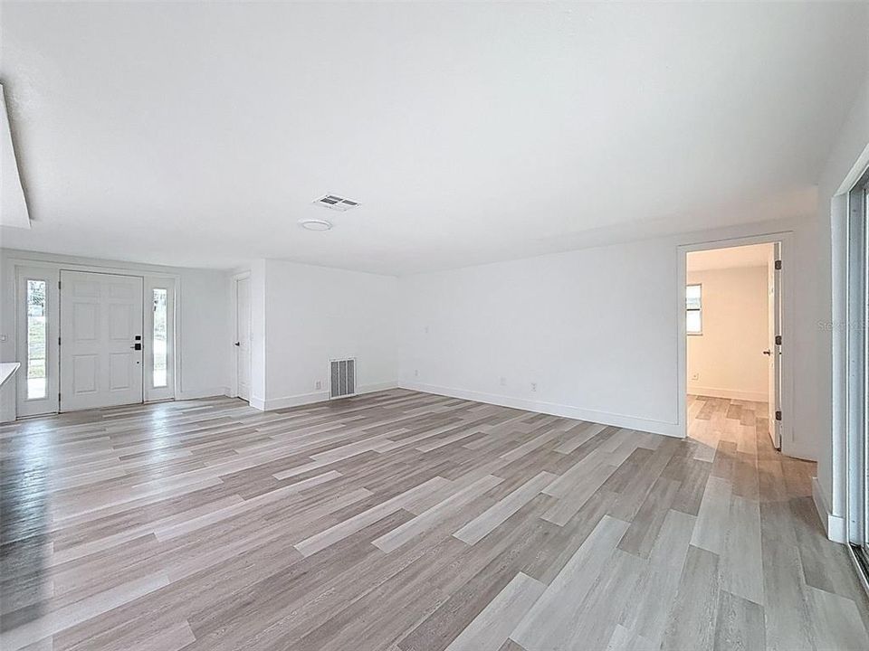 For Sale: $499,900 (3 beds, 3 baths, 2198 Square Feet)