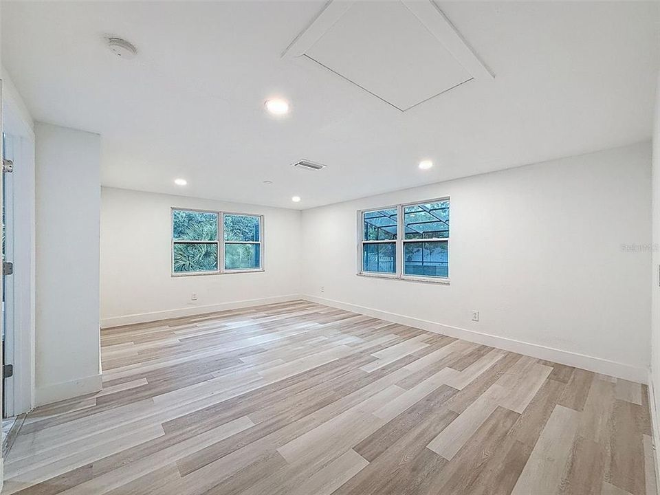 For Sale: $499,900 (3 beds, 3 baths, 2198 Square Feet)