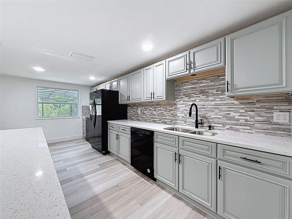 For Sale: $499,900 (3 beds, 3 baths, 2198 Square Feet)