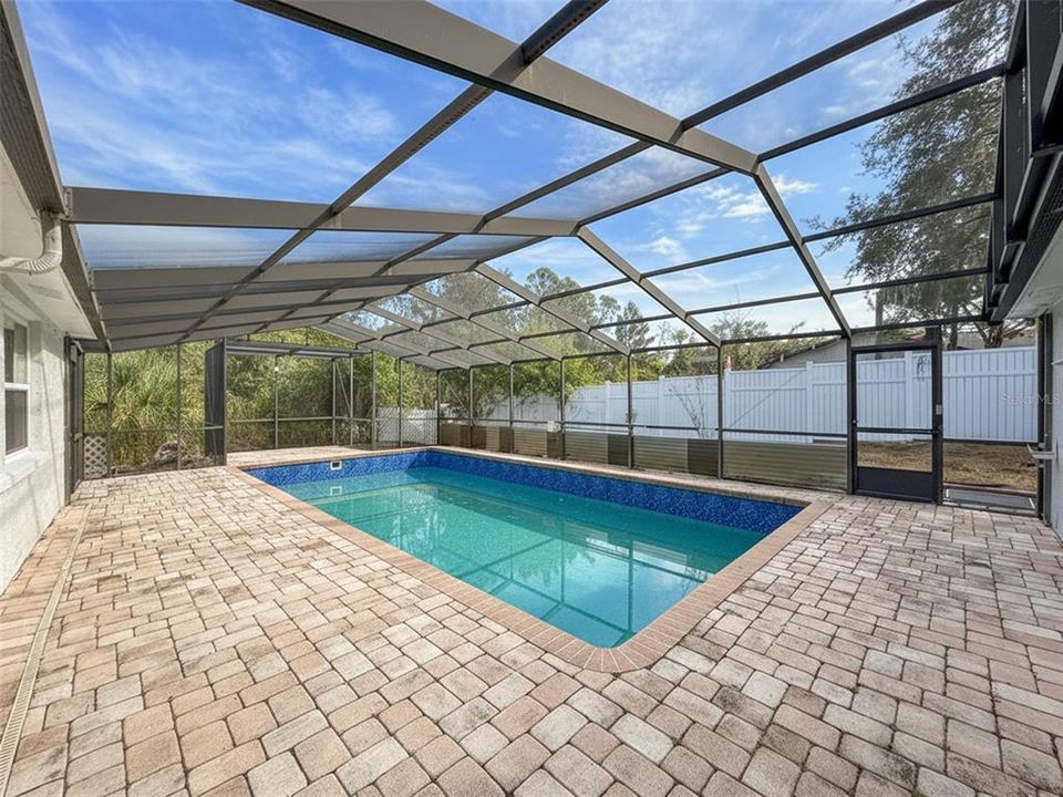 For Sale: $499,900 (3 beds, 3 baths, 2198 Square Feet)