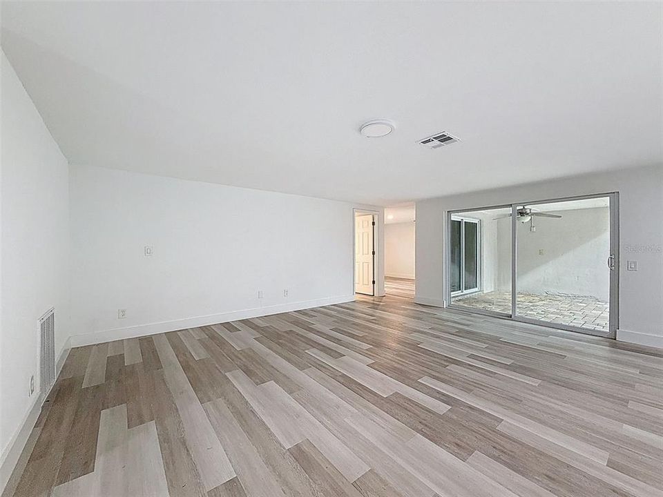 For Sale: $499,900 (3 beds, 3 baths, 2198 Square Feet)