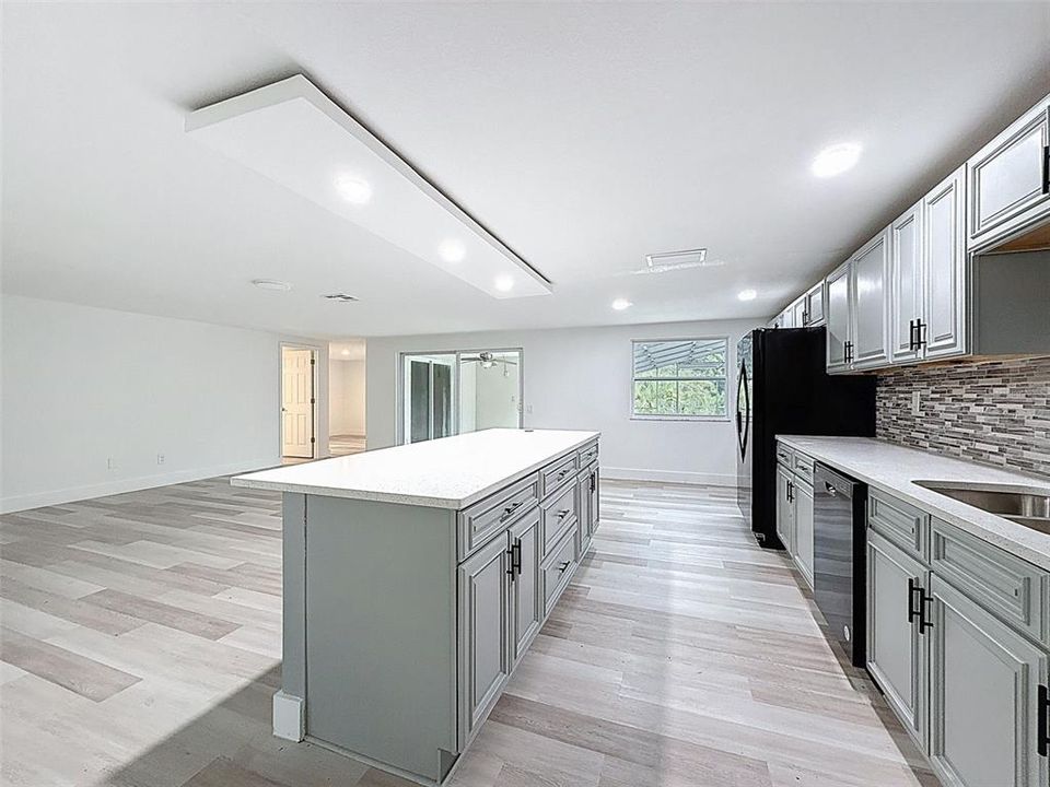 For Sale: $499,900 (3 beds, 3 baths, 2198 Square Feet)