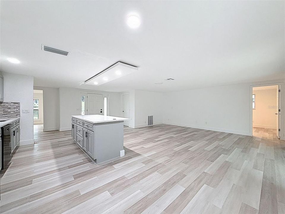 For Sale: $499,900 (3 beds, 3 baths, 2198 Square Feet)