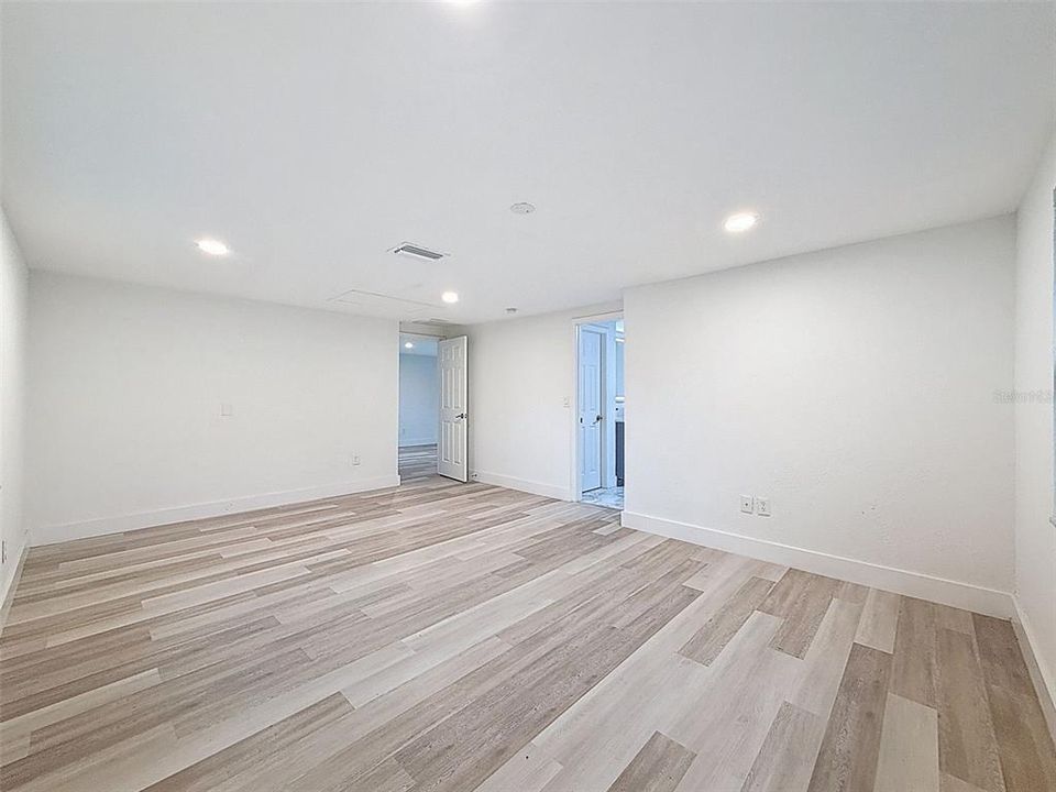 For Sale: $499,900 (3 beds, 3 baths, 2198 Square Feet)