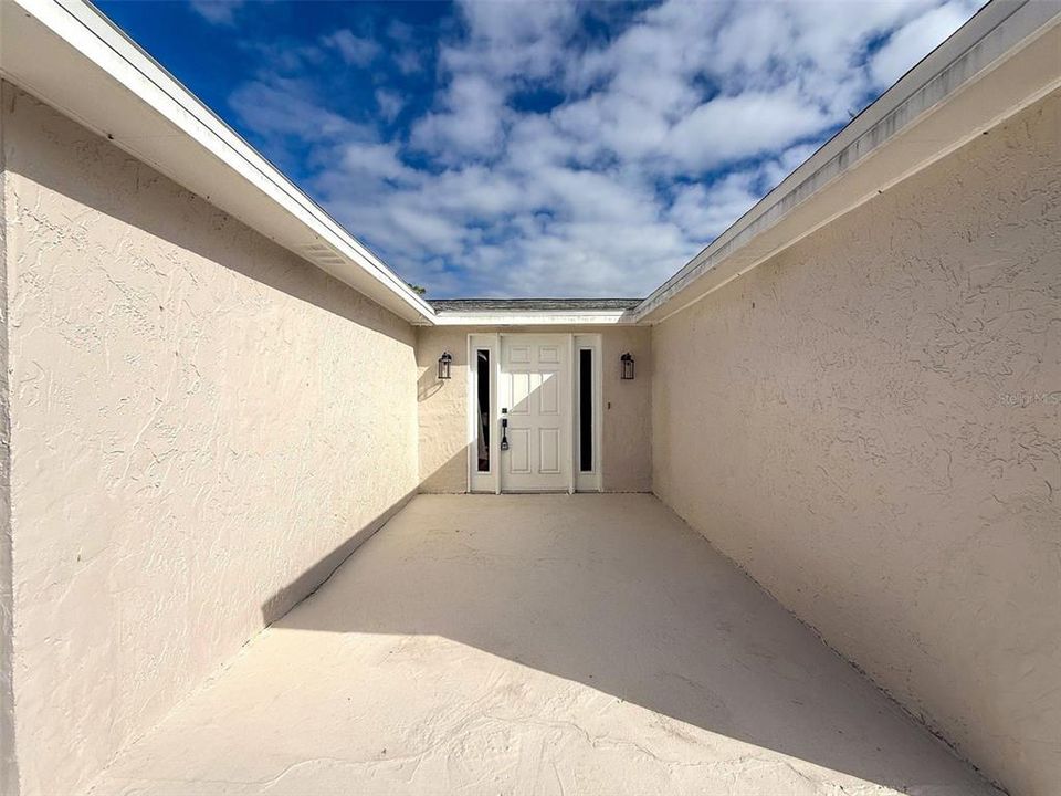 For Sale: $499,900 (3 beds, 3 baths, 2198 Square Feet)