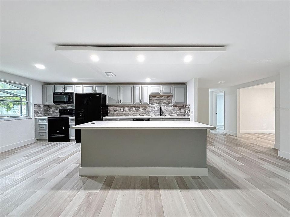 For Sale: $499,900 (3 beds, 3 baths, 2198 Square Feet)