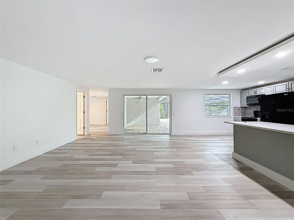 For Sale: $499,900 (3 beds, 3 baths, 2198 Square Feet)