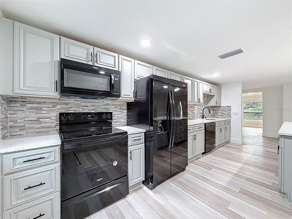 For Sale: $499,900 (3 beds, 3 baths, 2198 Square Feet)