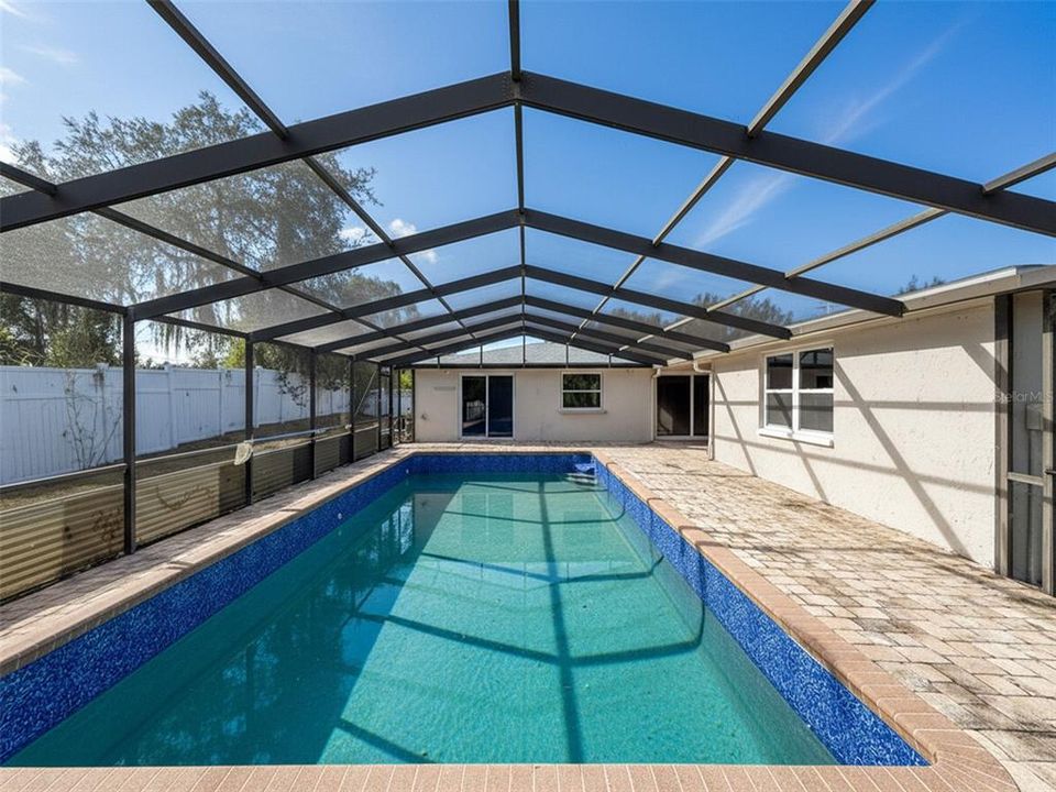 For Sale: $499,900 (3 beds, 3 baths, 2198 Square Feet)