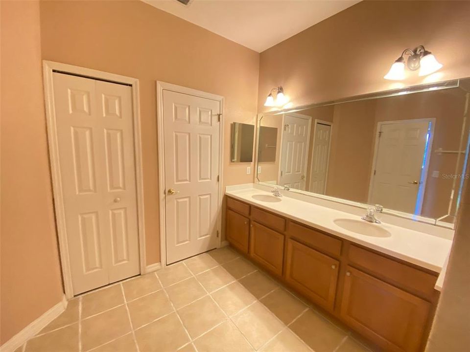 For Rent: $2,150 (2 beds, 2 baths, 1326 Square Feet)