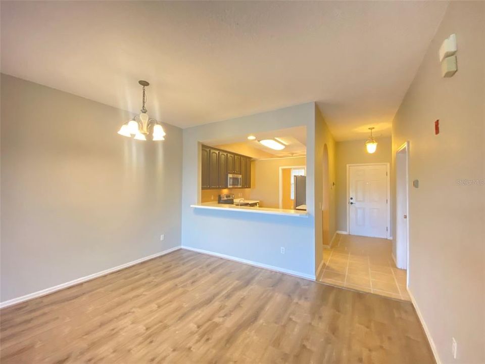 For Rent: $2,150 (2 beds, 2 baths, 1326 Square Feet)