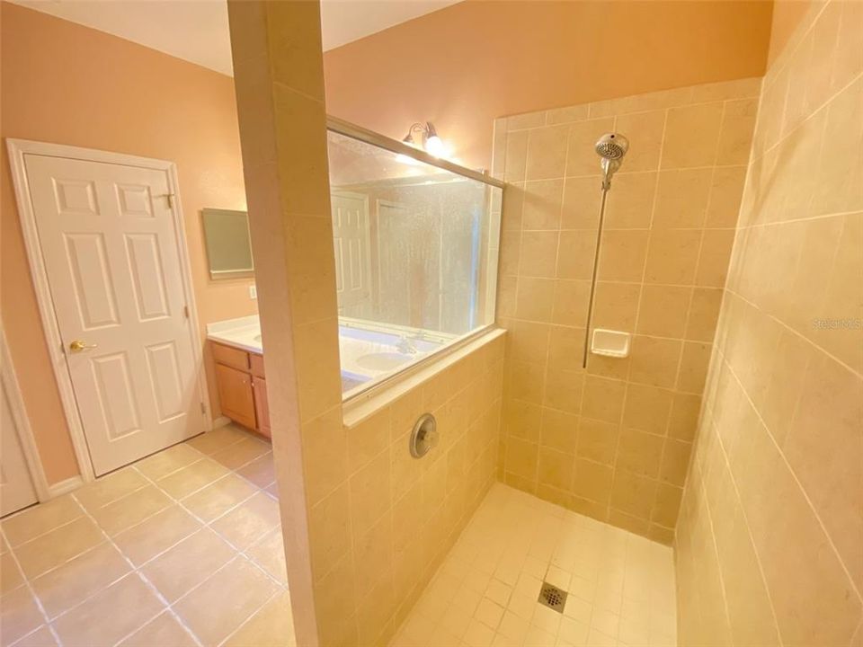 For Rent: $2,150 (2 beds, 2 baths, 1326 Square Feet)