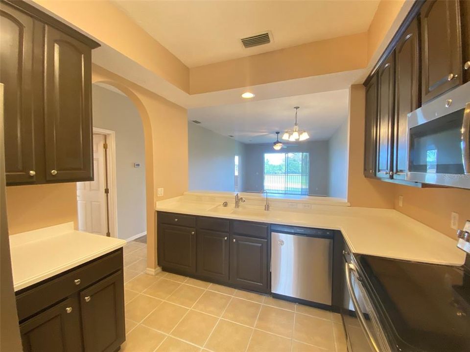 For Rent: $2,150 (2 beds, 2 baths, 1326 Square Feet)