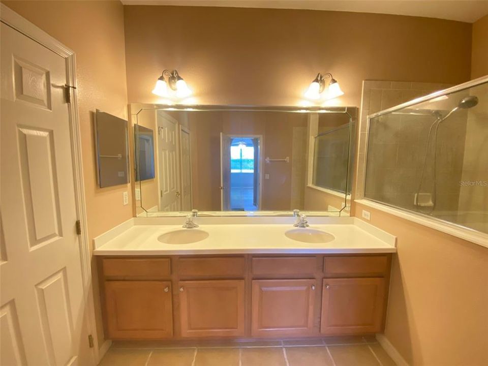 For Rent: $2,150 (2 beds, 2 baths, 1326 Square Feet)