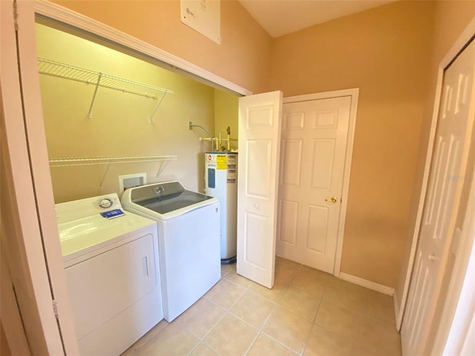 For Rent: $2,150 (2 beds, 2 baths, 1326 Square Feet)