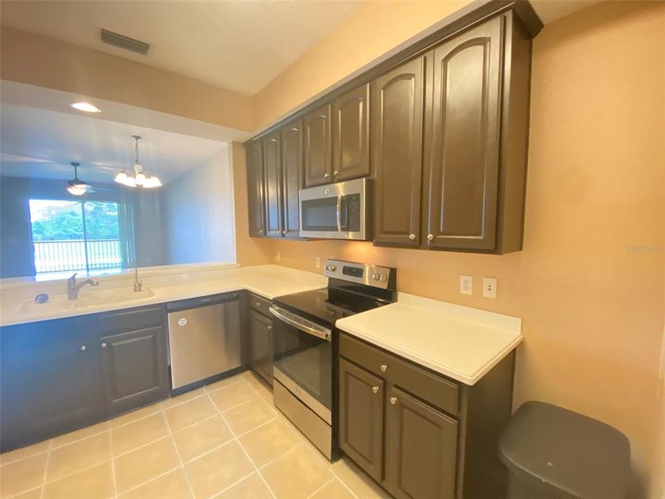 For Rent: $2,150 (2 beds, 2 baths, 1326 Square Feet)