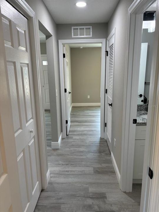 合同活跃: $237,500 (3 贝兹, 2 浴室, 1405 平方英尺)