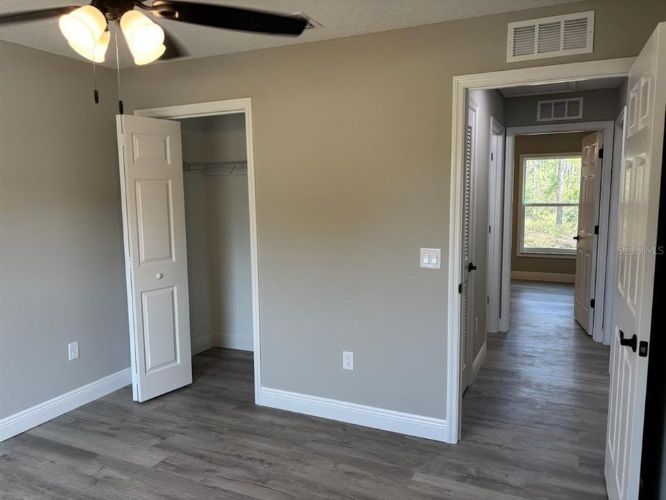 合同活跃: $237,500 (3 贝兹, 2 浴室, 1405 平方英尺)