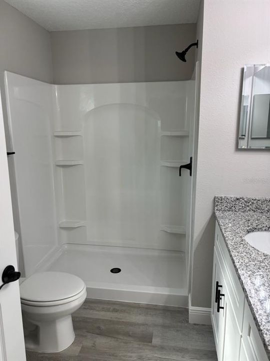 合同活跃: $237,500 (3 贝兹, 2 浴室, 1405 平方英尺)