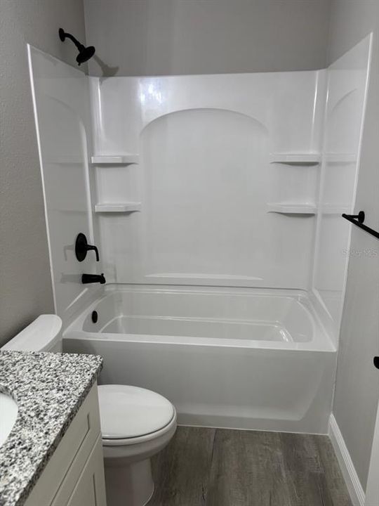 合同活跃: $237,500 (3 贝兹, 2 浴室, 1405 平方英尺)