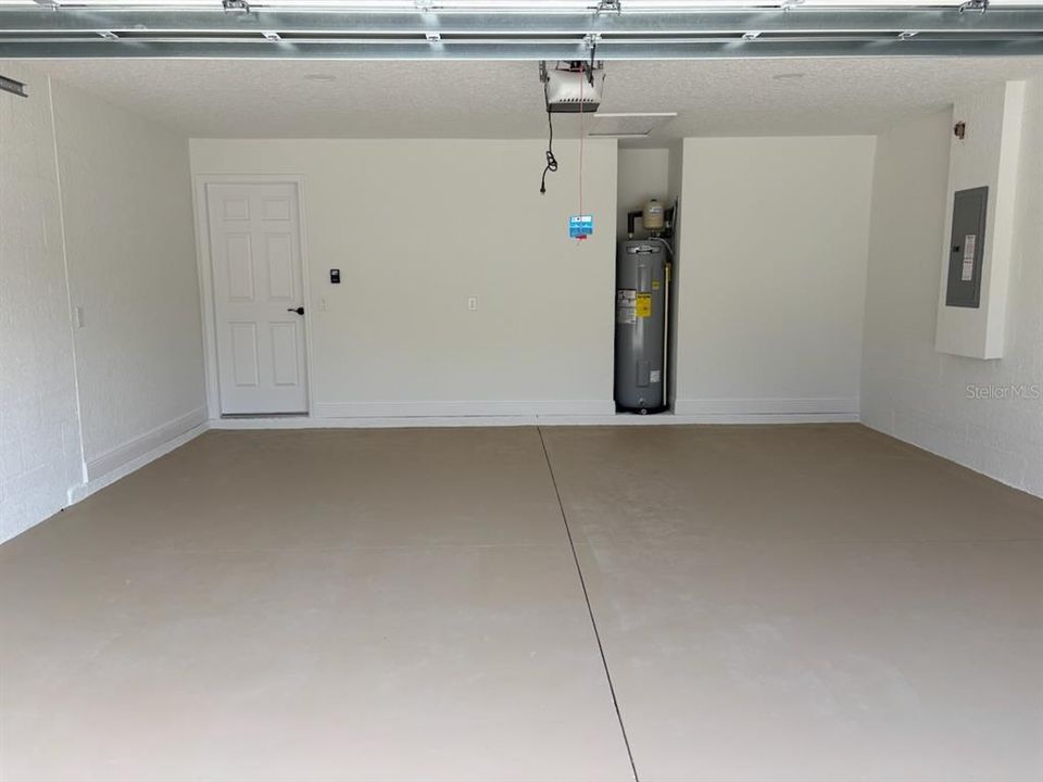 合同活跃: $237,500 (3 贝兹, 2 浴室, 1405 平方英尺)