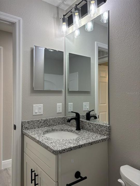 合同活跃: $237,500 (3 贝兹, 2 浴室, 1405 平方英尺)