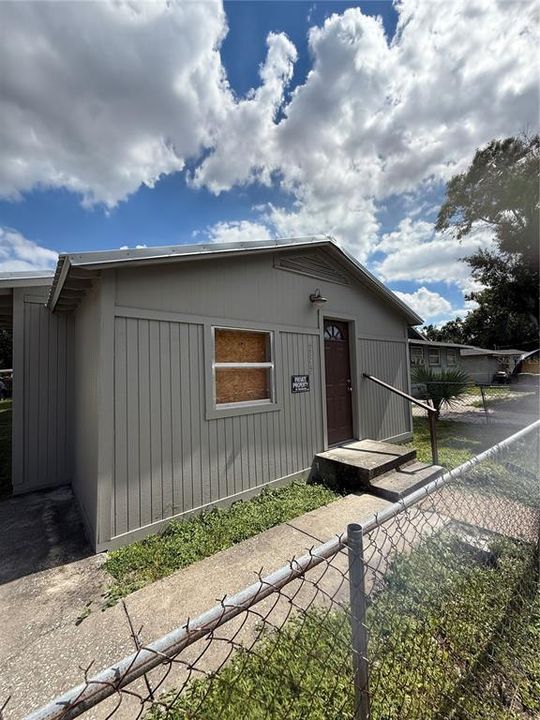 For Rent: $1,950 (2 beds, 1 baths, 797 Square Feet)