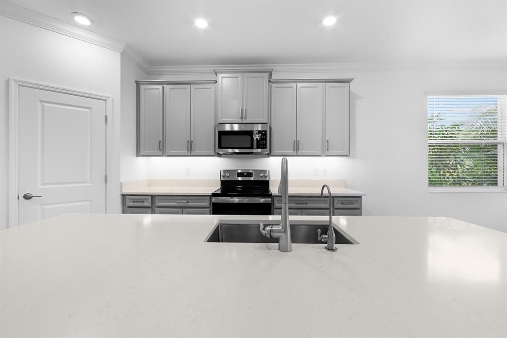 For Rent: $2,995 (2 beds, 2 baths, 1961 Square Feet)