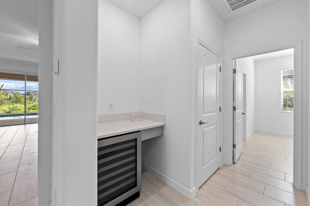 For Rent: $2,995 (2 beds, 2 baths, 1961 Square Feet)