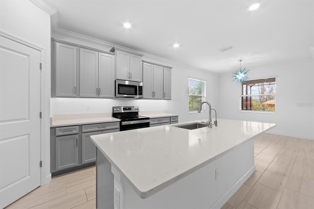 For Rent: $2,995 (2 beds, 2 baths, 1961 Square Feet)