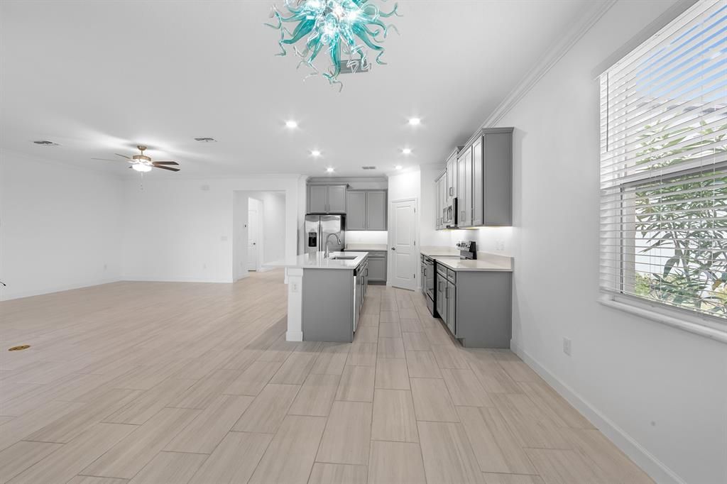 For Rent: $2,995 (2 beds, 2 baths, 1961 Square Feet)