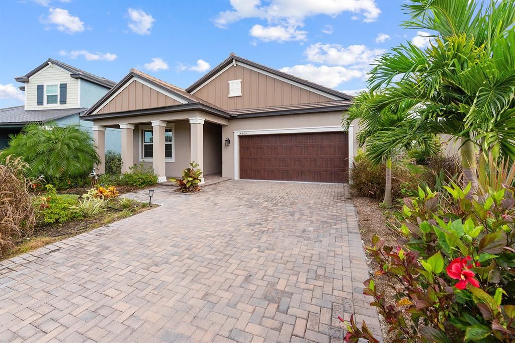 For Rent: $2,995 (2 beds, 2 baths, 1961 Square Feet)