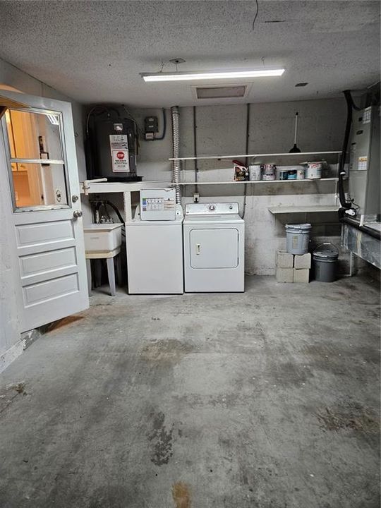 For Sale: $99,950 (2 beds, 1 baths, 722 Square Feet)