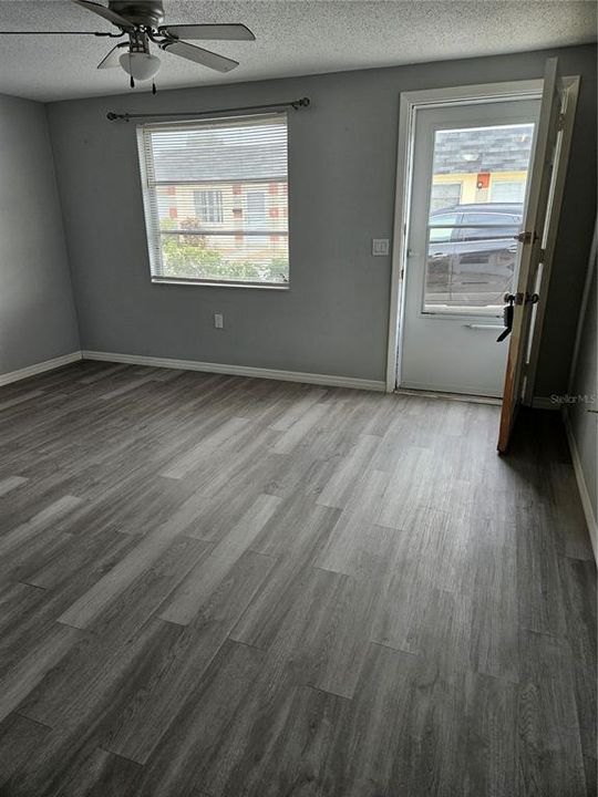 For Sale: $99,950 (2 beds, 1 baths, 722 Square Feet)