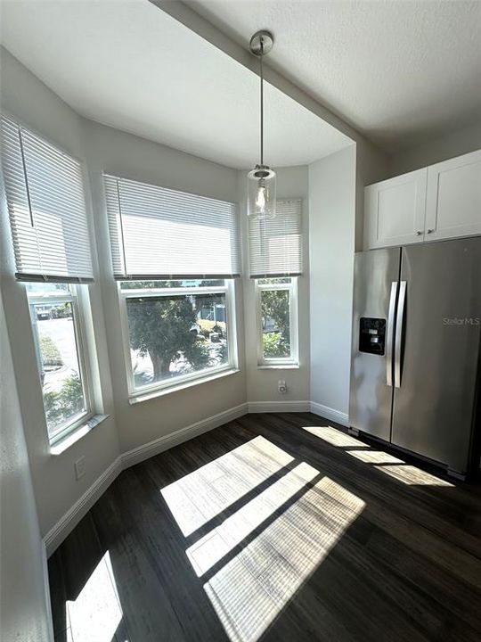 出租: $3,000 (3 贝兹, 3 浴室, 2236 平方英尺)